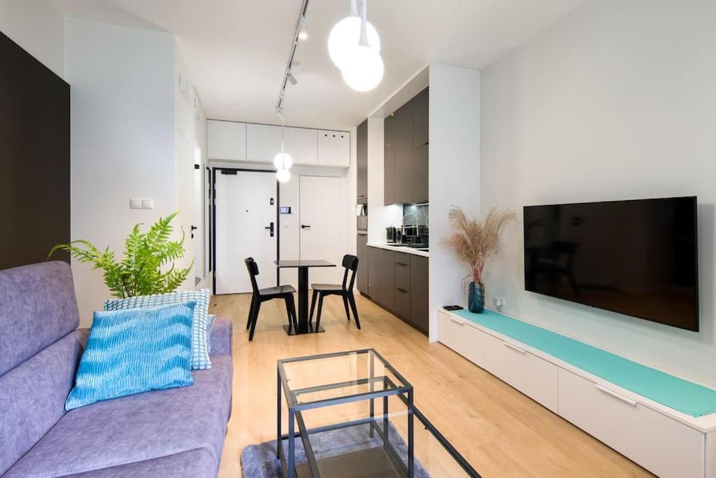 Modern Apt Next To Train Station Краків Екстер'єр фото