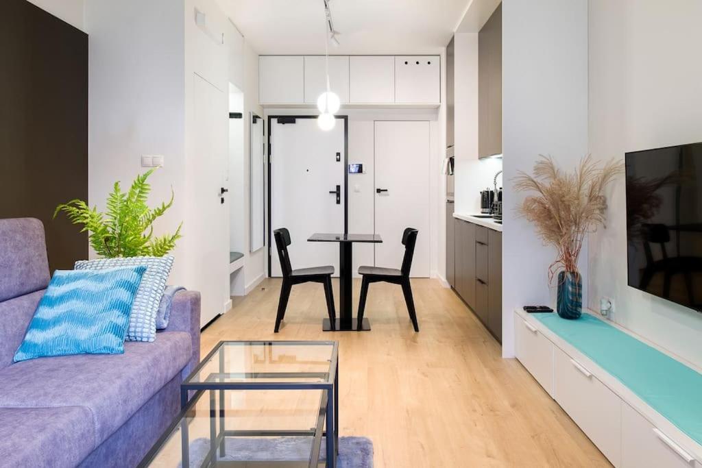 Modern Apt Next To Train Station Краків Екстер'єр фото